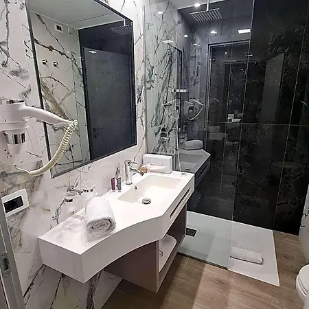 فندق Jr Gate 7 Bologna 4*