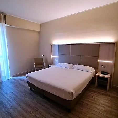 فندق Jr Gate 7 Bologna 4*