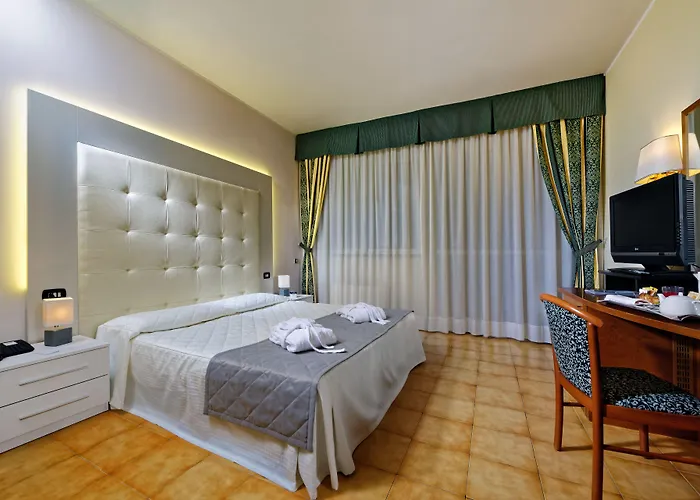 Jr Gate 7 Bologna Otel 4*